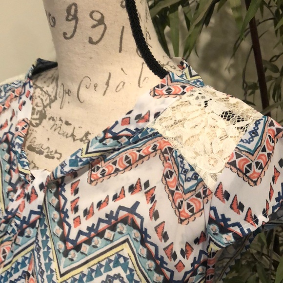 Blouse - Picture 2 of 4